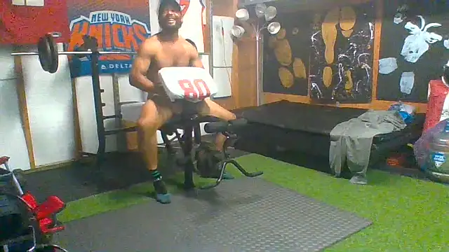 TheGoldenBoldy321 Show in webcam