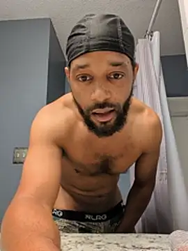 TheGoldenBoldy321 Show in webcam