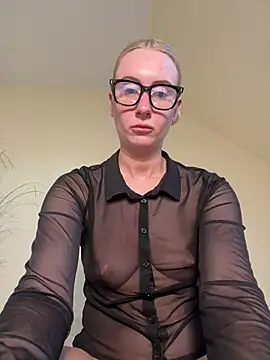CutieEmy Adlı Modelin Canlı XXX Sohbeti