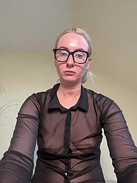 CutieEmy webcam show