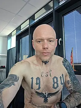 BeYourToy Show in webcam