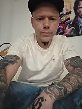 BeYourToy Show in webcam