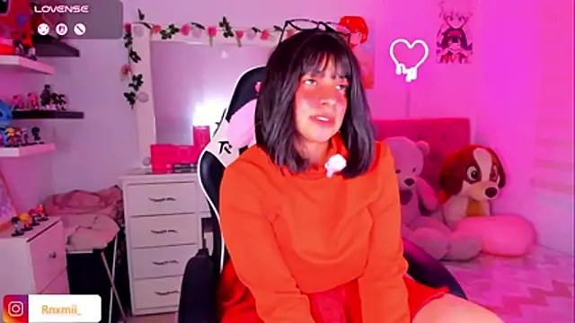 Pokazy przed kamerką – Vannessa__Shy