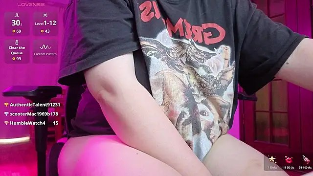 XNirvanaX Show in webcam