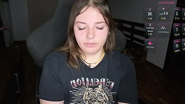 XNirvanaX Show in webcam