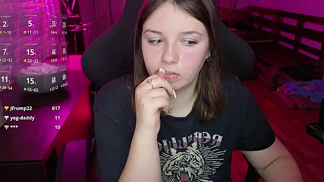 XNirvanaX Chat XXX in diretta