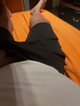 alex21017 Show in webcam