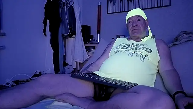 stranger196666 Show in webcam
