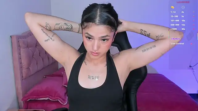 Lizzie_corner_v Adlı Modelin Web Kamerası Şovu