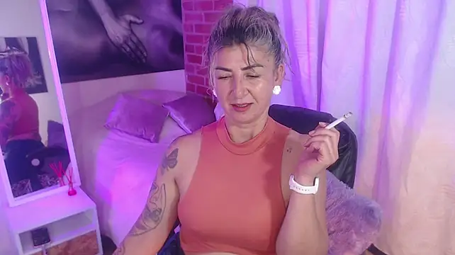 Chat +18 de agnes_blackmoree ao vivo