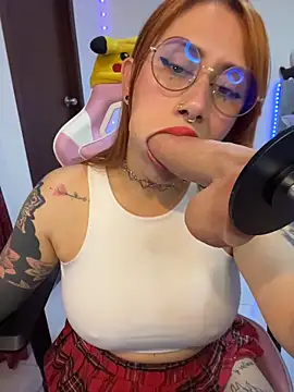 Luna_Paris_ Pertunjukan Webcam