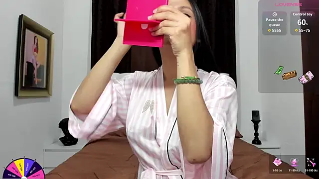 LustfulMonica Pertunjukan Webcam