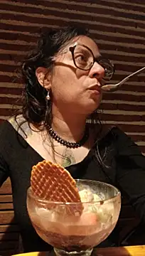 Serena_XYZ webkamerás műsora