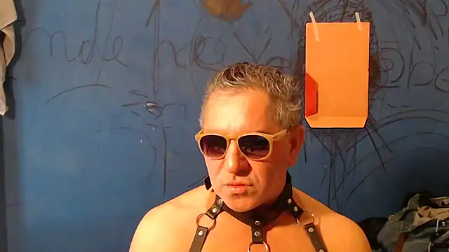 Fabrissi: διαδικτυακό σόου στην κάμερα