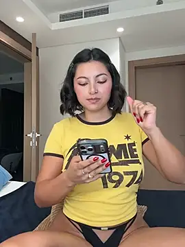 alexademie1 Adlı Modelin Canlı XXX Sohbeti