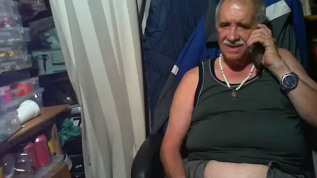 Webkamerová show nonnomaturobisex