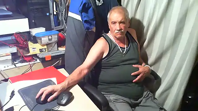 Webkamerová show nonnomaturobisex