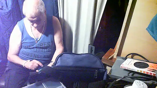 nonnomaturobisex's Webcam Show