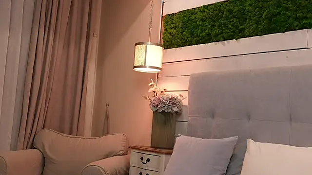 IsabellaMysty's Live Chat Room