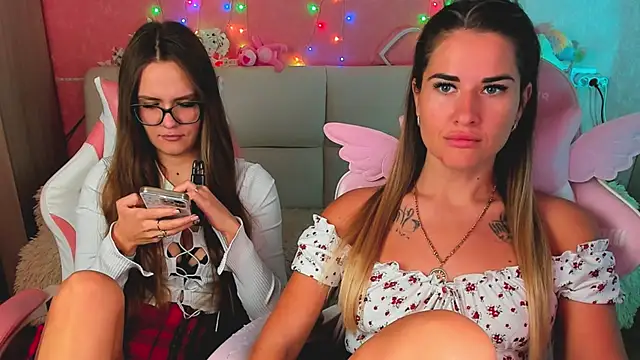 חדר צ'אט בשידור חי של hotty_girls_here