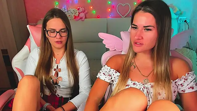 hotty_girls_here Adlı Modelin Web Kamerası Şovu