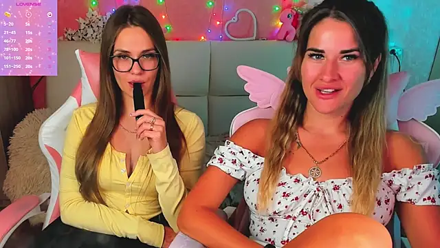 הופעת וובקאם של hotty_girls_here