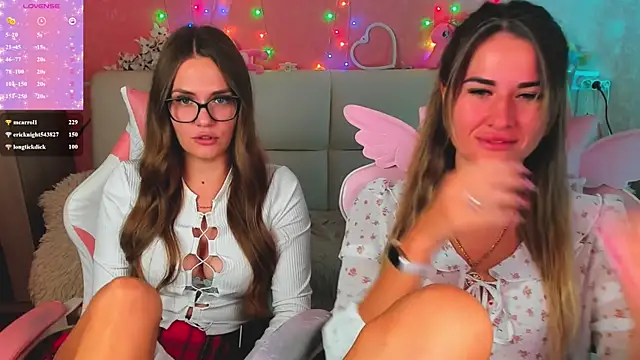 hotty_girls_here webcam show