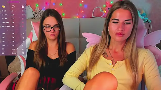הופעת וובקאם של hotty_girls_here