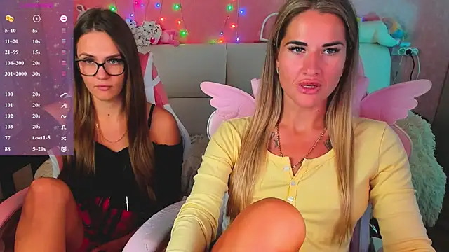 hotty_girls_here: διαδικτυακό σόου στην κάμερα