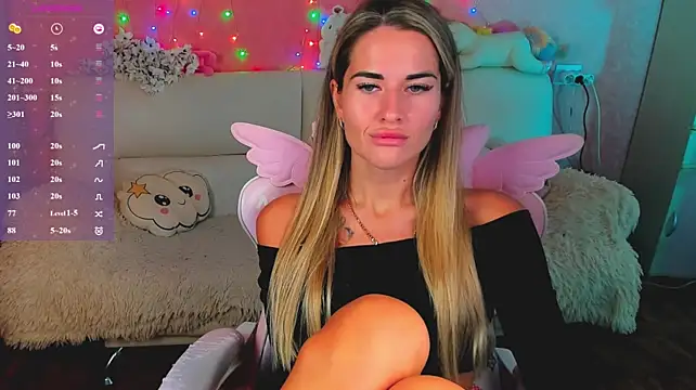 הופעת וובקאם של hotty_girls_here