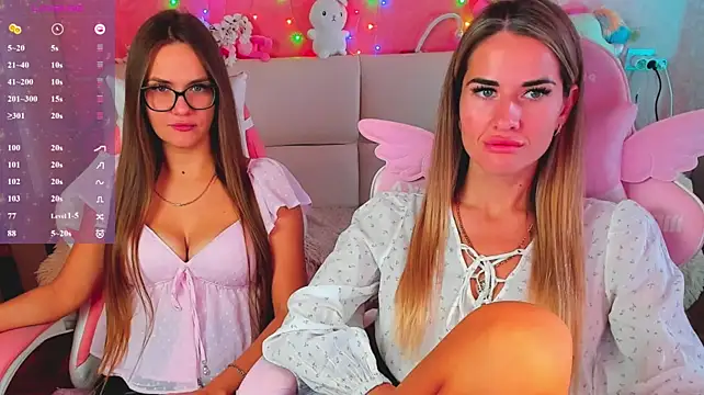 הופעת וובקאם של hotty_girls_here