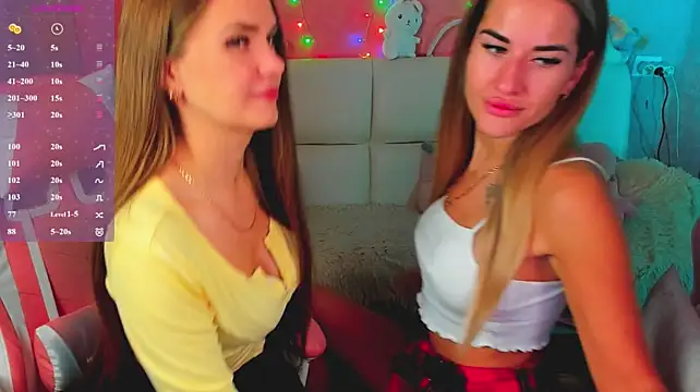 hotty_girls_here Adlı Modelin Web Kamerası Şovu