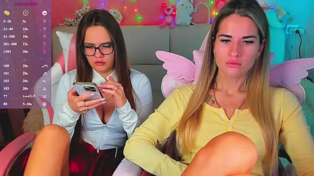 hotty_girls_here's Webcam Show