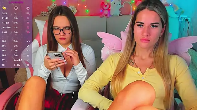 hotty_girls_here Show in webcam