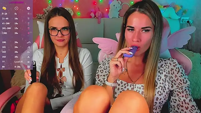 hotty_girls_here's Webcam Show