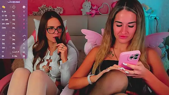 הופעת וובקאם של hotty_girls_here