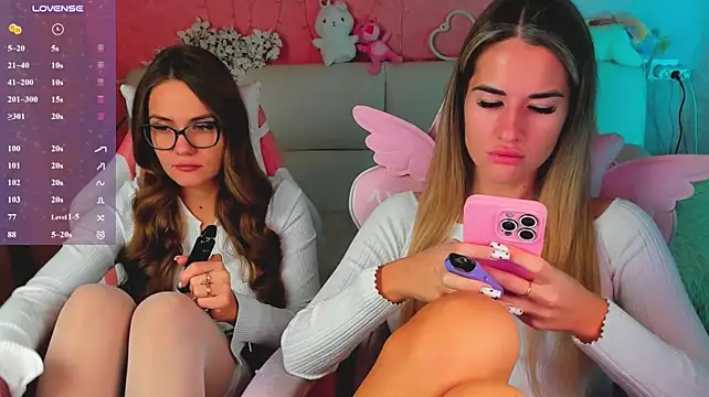 hotty_girls_here webcam show