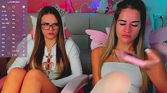 hotty_girls_here Show in webcam
