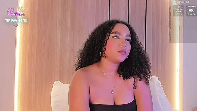 Chat +18 de cloe_25 ao vivo