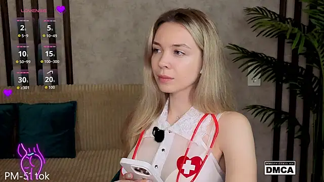 Holl1Would Chat XXX in diretta