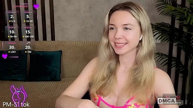 Holl1Would Live XXX Chat