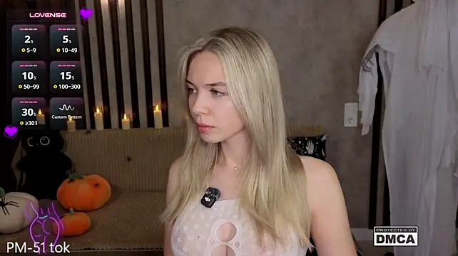 Holl1Would Live XXX Chat