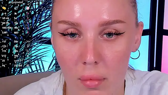 Chat +18 de LianaFord ao vivo