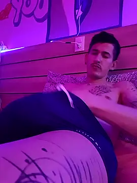 cheekyboyx 在線直播表演