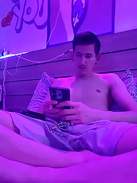 cheekyboyx Show in webcam