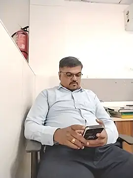 Desi_Lodo_Gujju_Boyn Webbikameraesitys