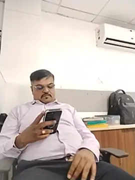 Show modela Desi_Lodo_Gujju_Boy na web-kameri