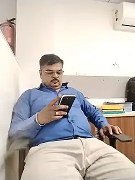 Show modela Desi_Gujju_Boy na web-kameri