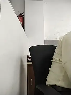 Show modela Desi_Gujju_Boy na web-kameri