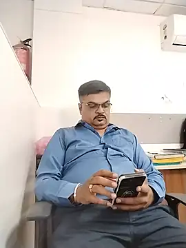 Show modela Desi_Gujju_Boy na web-kameri